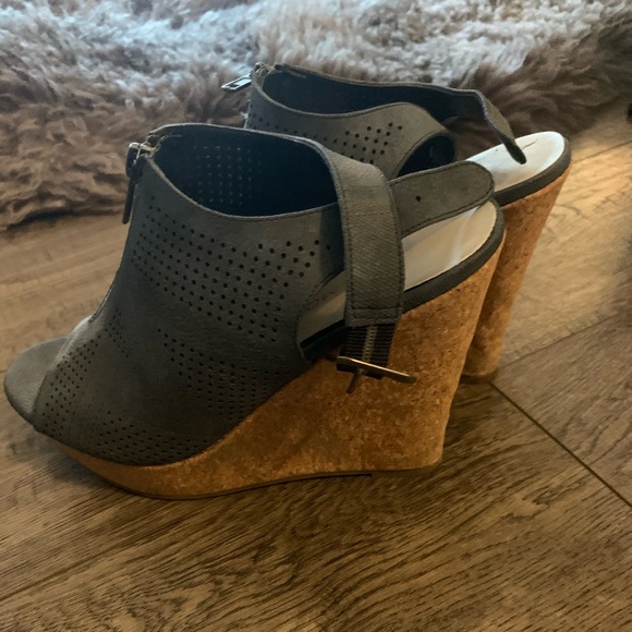 Open toe and back wedges - Picture 2 of 3